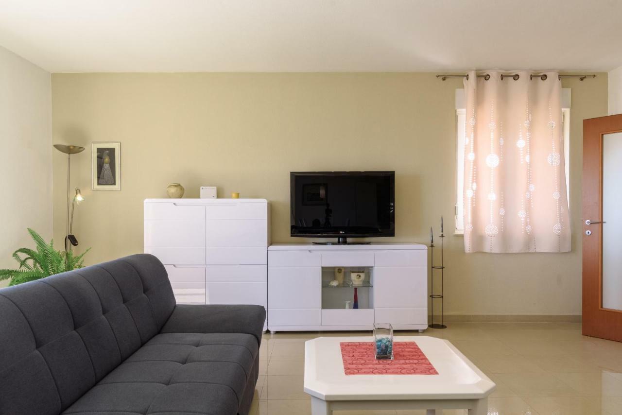 Apartman Niko Kastela Exterior photo