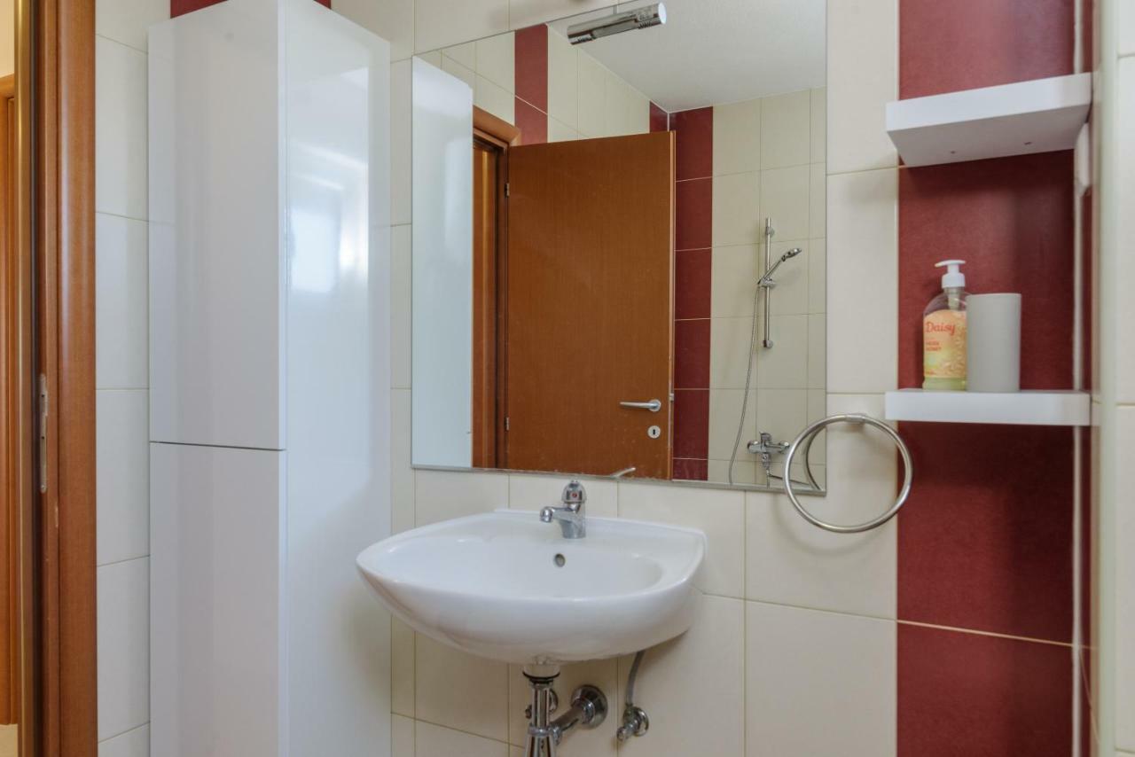 Apartman Niko Kastela Exterior photo
